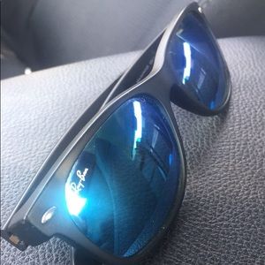 Meet your Posher, Abbi